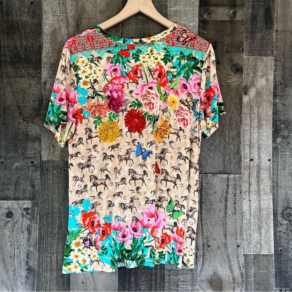 Johnny Was ~ Lace Garden Printed V-Neck Tee ~ Horses & Butterflies ~ XL - Picture 2 of 11